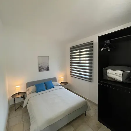 La Petite Maison Apartment *